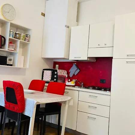 Апартаменты Artistry Apartment In City Center Дезенцано-дель-Гарда