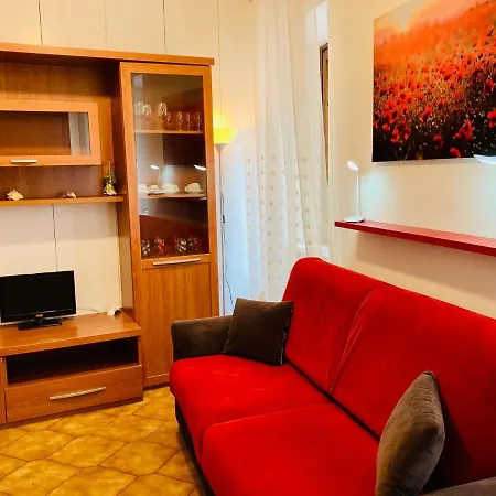 Апартаменты Artistry Apartment In City Center Дезенцано-дель-Гарда