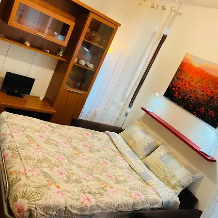 Artistry Apartment In City Center Апартаменты *